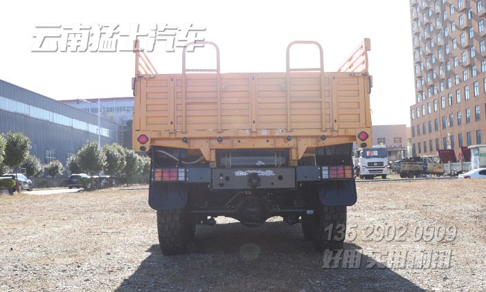 東風六驅(qū)卡車,六驅(qū)越野車,東風軍車,軍用運輸車,越野卡車,尖頭卡車