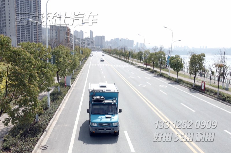 依維柯房車,四驅(qū)越野房車,自行式房車,房車露營,定制款房車,房車設計,房車改裝