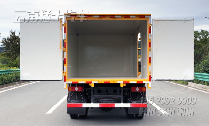 5噸廂式車,東風輕卡,集裝箱貨車,4*2小型廂式運輸車