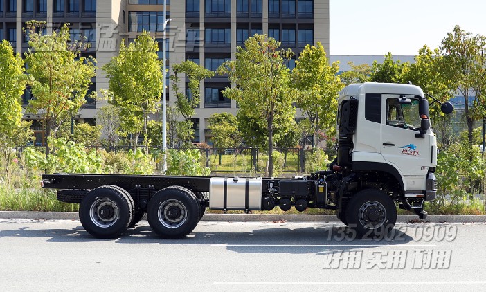 后八輪卡車底盤,六驅(qū)350馬力底盤,重型卡車底盤,專用車底盤改裝,濰柴發(fā)動(dòng)機(jī)底盤,東風(fēng)三橋車底盤