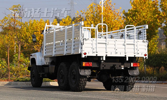 山地卡車,多功能山地卡車,全驅(qū)運(yùn)輸車,東風(fēng)EQ240,越野載貨汽車